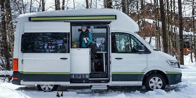 VW Grand California in Winterlandschaft