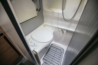 Mooveo by CamperBoys van wet room - toilet