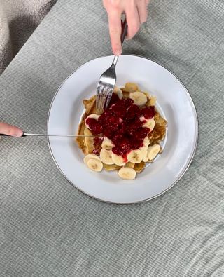 Pancake mit Himbeeren und Banane