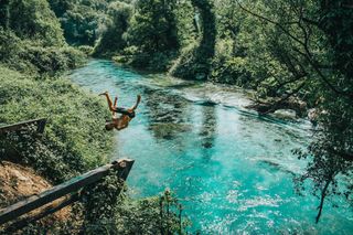 Das Blue Eye in Albanien. Ein absolutes Highlight bei deiner Albanien Rundreise.