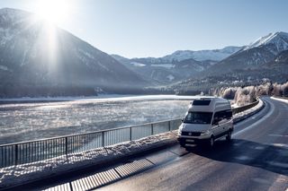 Im Wohnmobil über Silvester - Wintercamping in Bayern direkt neben den Bergen.