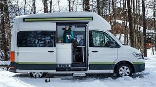 Wintercamping im Schnee im VW Grand California